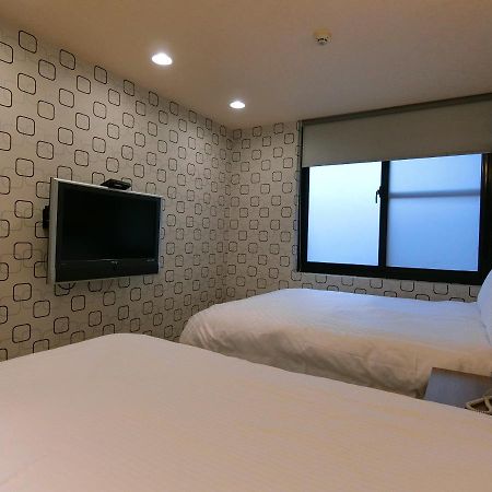 Taiwan Seven Days Boutique Hotel ไทเป ภายนอก รูปภาพ