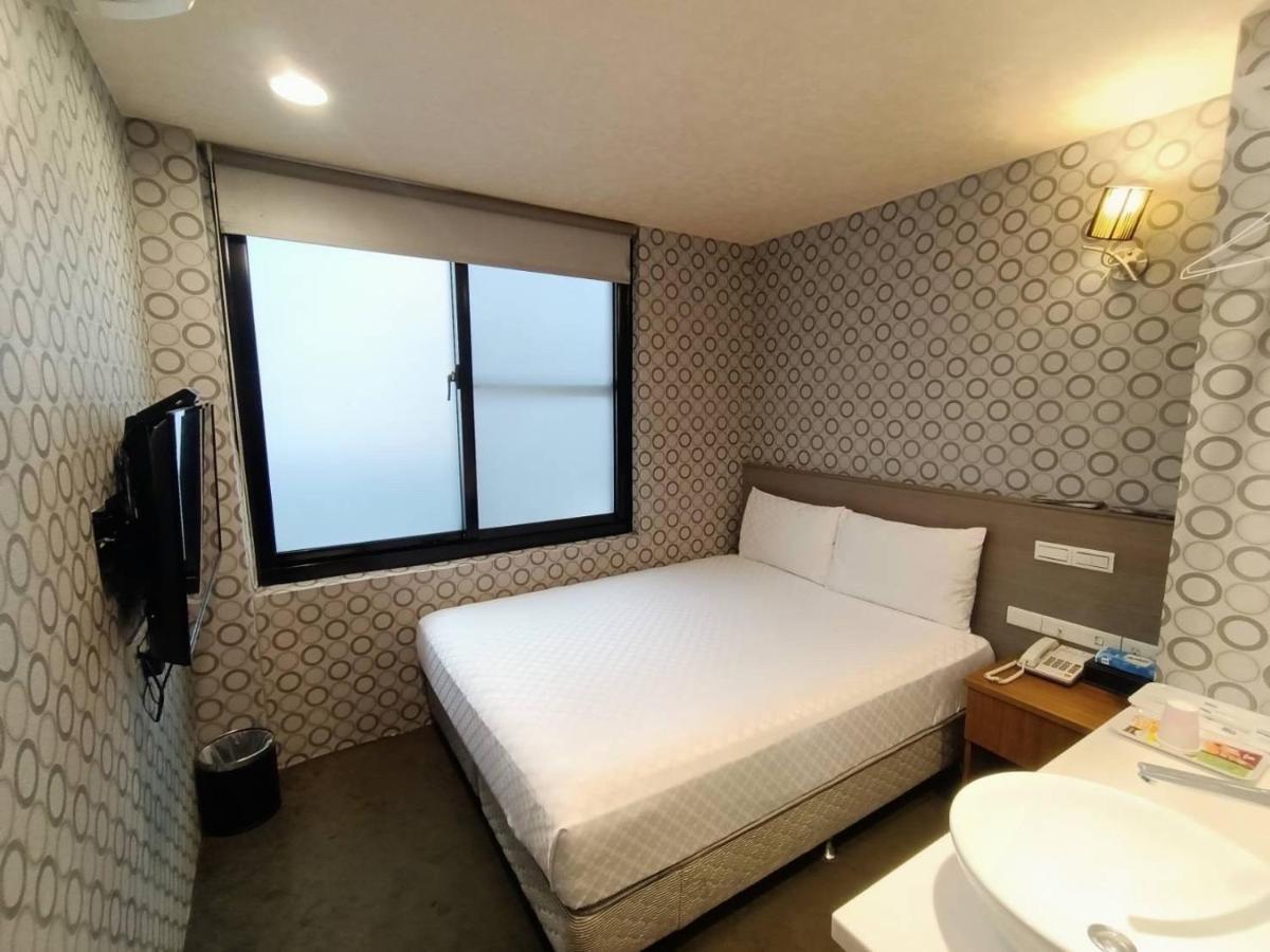 Taiwan Seven Days Boutique Hotel ไทเป ภายนอก รูปภาพ