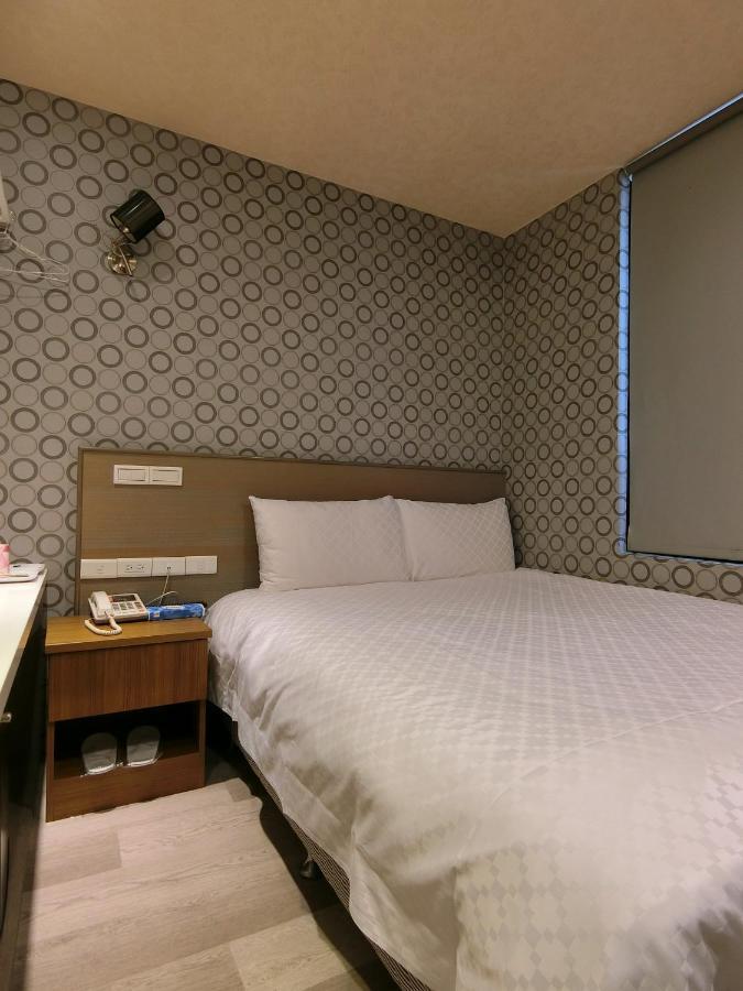 Taiwan Seven Days Boutique Hotel ไทเป ภายนอก รูปภาพ
