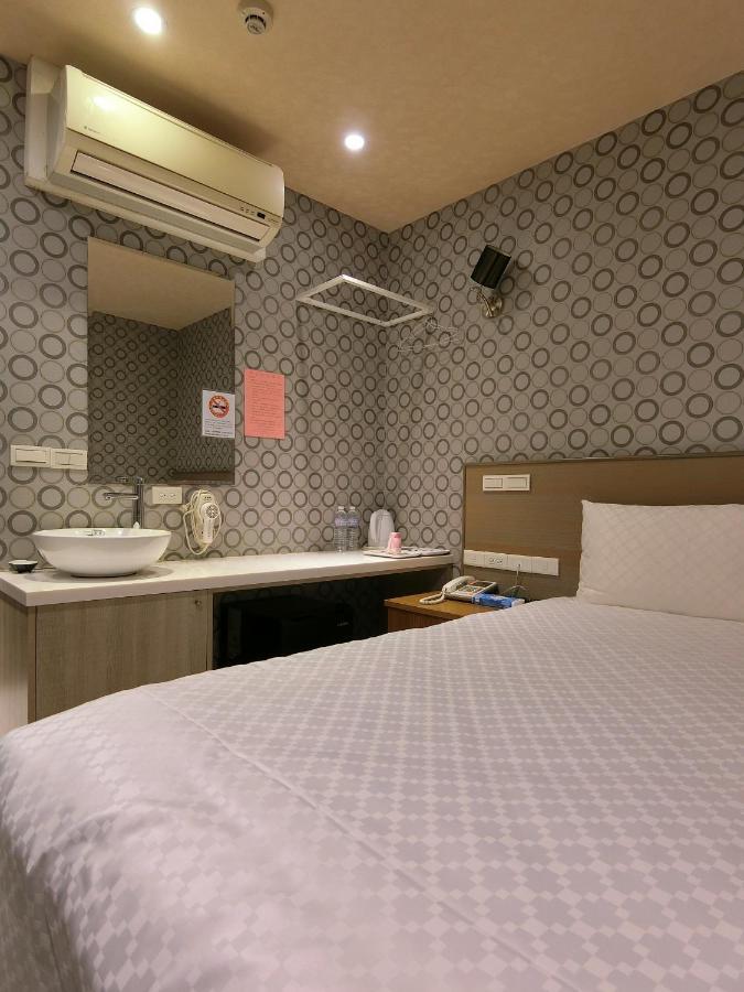 Taiwan Seven Days Boutique Hotel ไทเป ภายนอก รูปภาพ