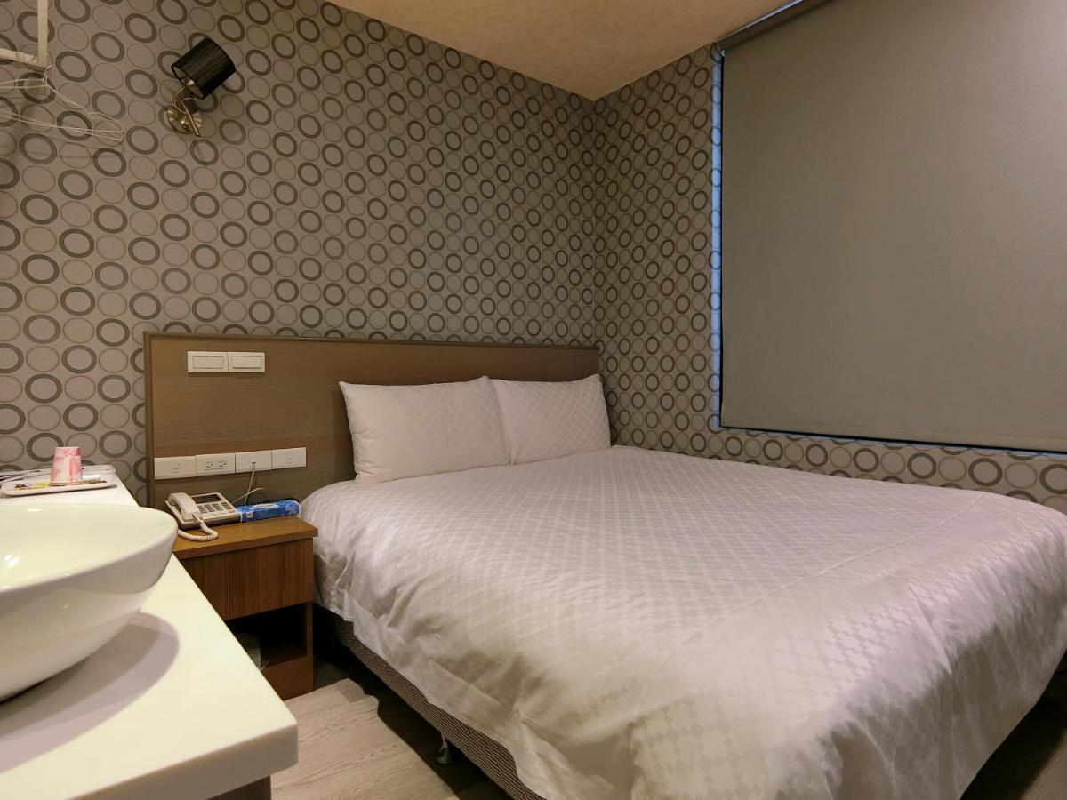Taiwan Seven Days Boutique Hotel ไทเป ภายนอก รูปภาพ