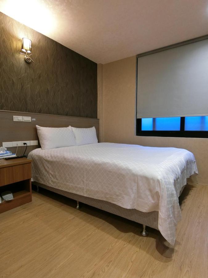 Taiwan Seven Days Boutique Hotel ไทเป ภายนอก รูปภาพ