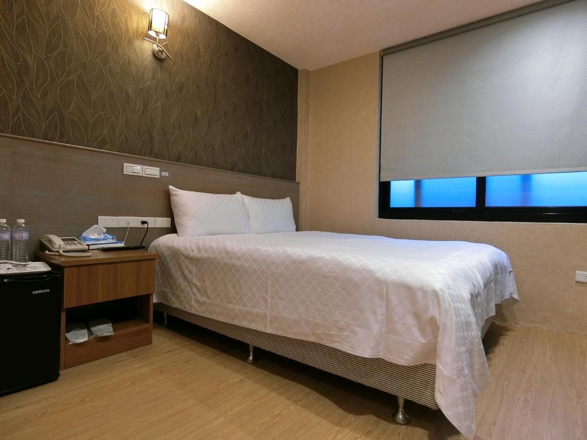 Taiwan Seven Days Boutique Hotel ไทเป ภายนอก รูปภาพ